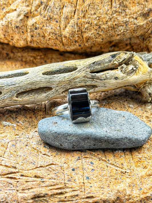 Little Raven Arco Ring